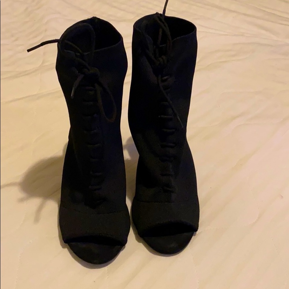 Peep toe lace up heel